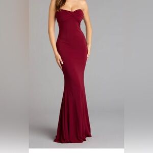 Windsor-Wine Strapless Formal Gown – New With Tags